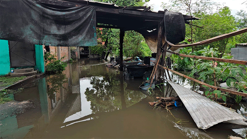 Se desborda canal en Zacatepec, Morelos; provoca inundaciones en 20 casas