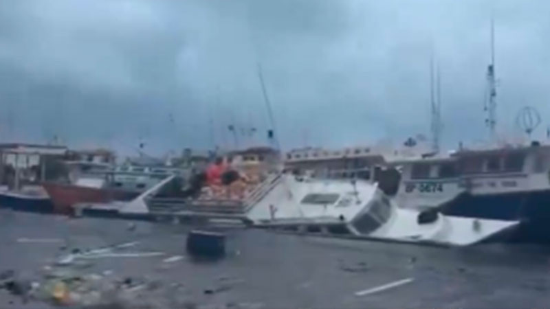 El crucero Jolly Roger se hunde en Barbados por huracán Beryl