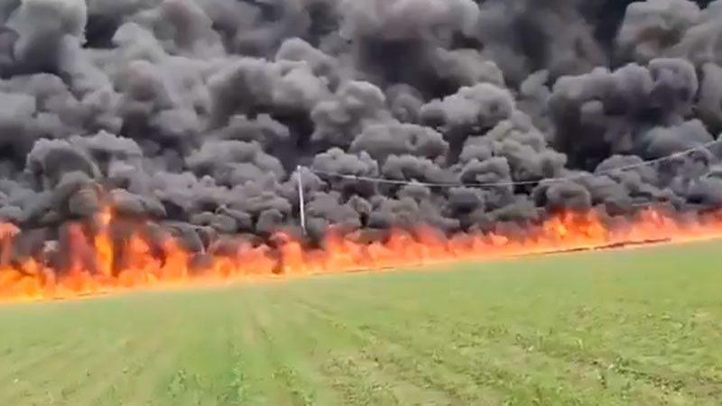 Incendio consume cinco establecimientos en Puebla