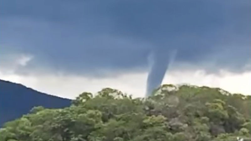 Captan tornado en la región de Zamora, Michoacán 