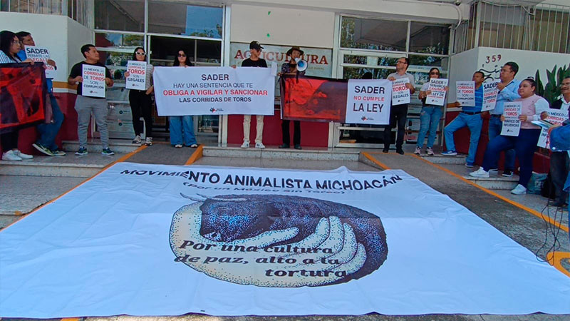 En Michoacán, activistas demandan erradicación de corridas de toros 