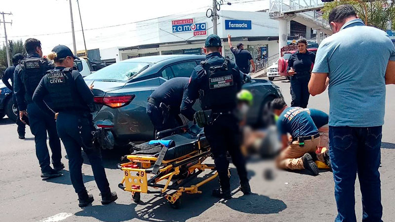 Sujeto choca con su moto y resulta herido, en Zamora, Michoacán