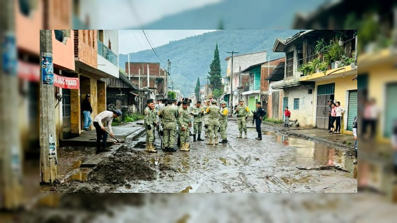 Activan contingencia por fuerte tromba en Uruapan, Michoacán