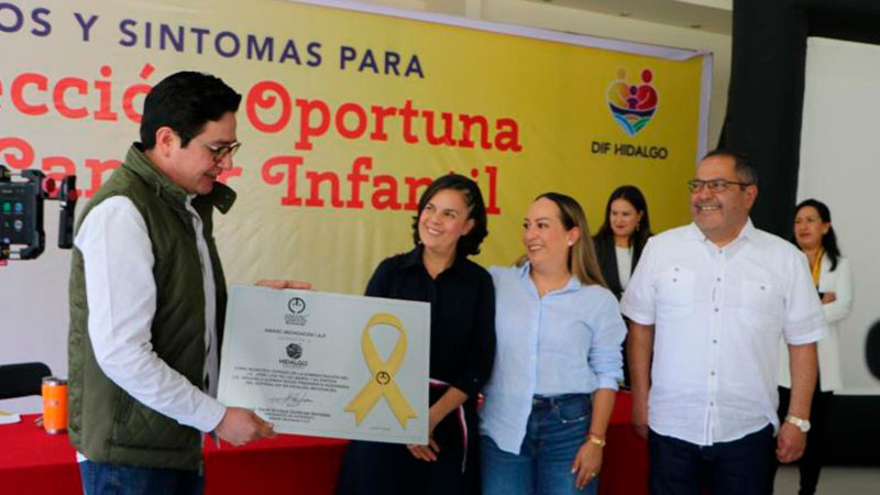 Ciudad Hidalgo Michoacán recibió Placa Dorada por apoyo a la Asociación Mexicana de Ayuda a Niños con Cáncer (AMANC)