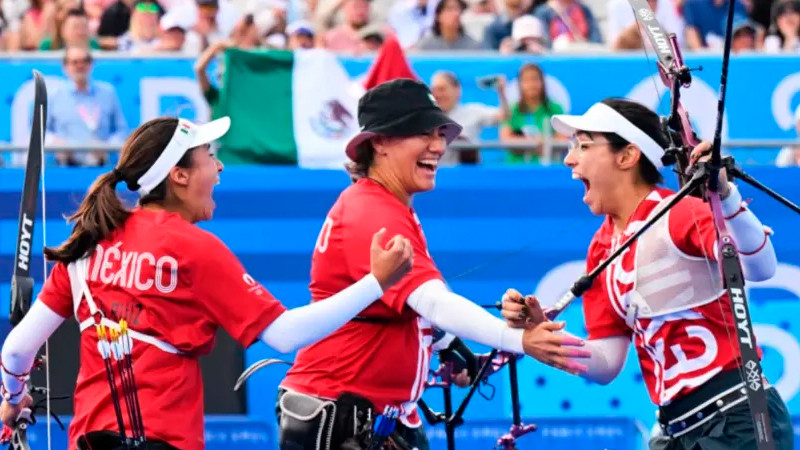 Felicita AMLO a equipo femenil de Tiro con Arco por ganar medalla de Bronce en París 2024