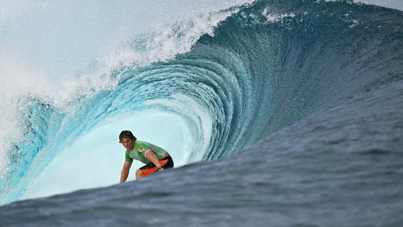 Surfista mexicano Alan Cleland cae en octavos de final y se despide de París 2024