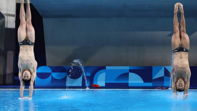 Osmar Olvera y Juan Celaya ganan medalla de plata en clavados sincronizados en París 2024