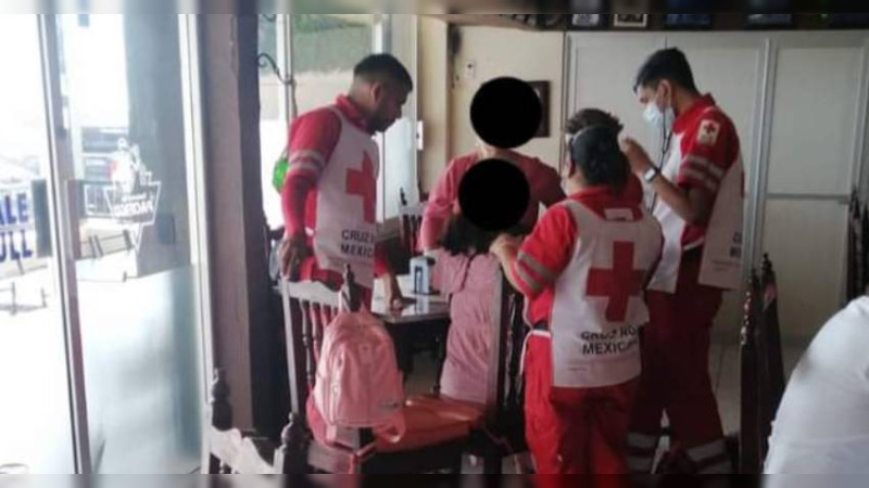 Elementos Salvavidas brindan atención prehospitalaria a dos turistas en Mazatlán, Sinaloa