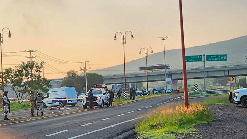 Localizan cuerpo sin vida de un hombre sobre carretera de Guanajuato; sospechan que fue extraído de hospital