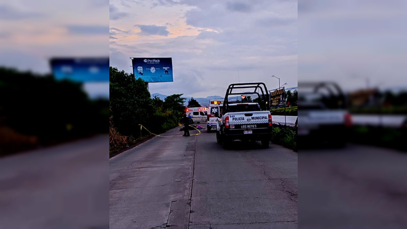 Mueren madre e hija arrolladas por un tráiler “fantasma” en Los Reyes, Michoacán