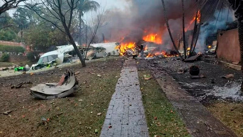 Comienza levantamiento de cuerpos tras accidente aéreo en Brasil