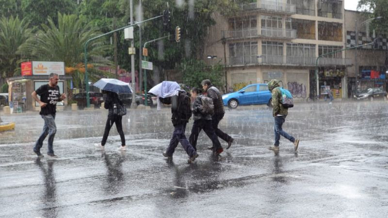 Se prevén lluvias fuertes y temperaturas arriba de los 40 grados este lunes en México