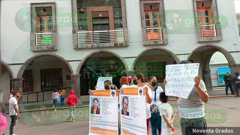 Zamora, Michoacán: Con mantas acusan a mafia municipales de desaparición de jóvenes 