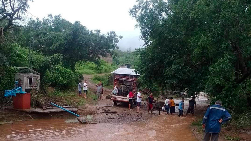 Hallan sin vida a adolescente que fue arrastrado por un río en Huetamo, Michoacán