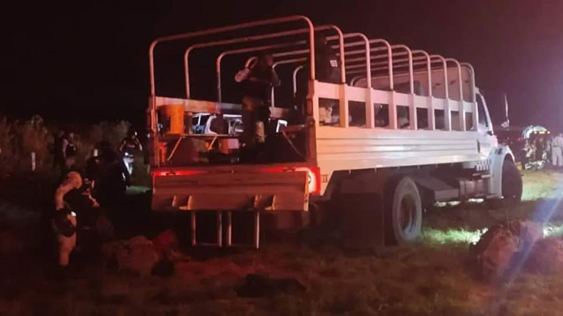 Vuelca camión de la Guardia Nacional en Puebla; hay 24 heridos y un muerto