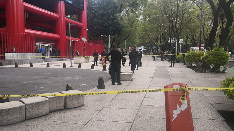 Desalojan edificio de la CFE en Reforma, por artefacto explosivo 