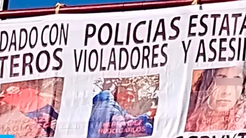 Edomex: cuelgan mantas con fotos de policías: los acusan de ladrones, violadores y homicidas