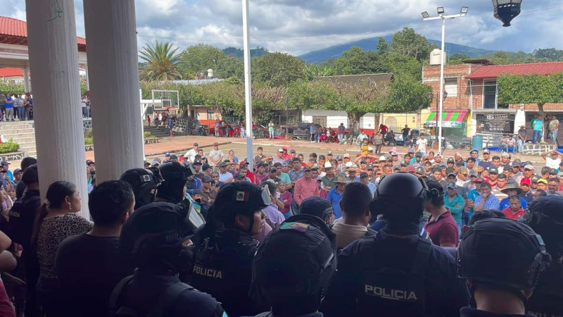 Se levanta en armas comunidad indígena San Ángel Zurumucapio, en Michoacán: Organizarán su seguridad e instalarán barricadas