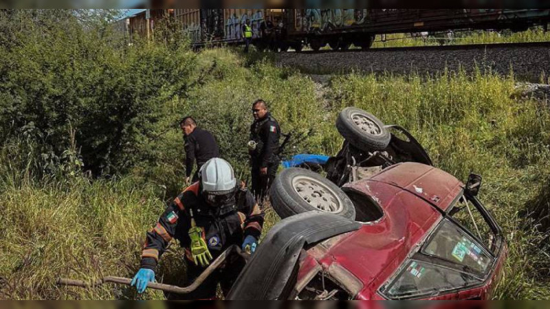 Cuatro muertos y tres heridos, saldo de trenazo en Amazcala, Querétaro