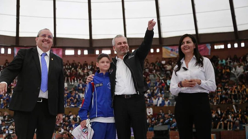 Otra vez, van 200 mil pares de tenis para alumnos de secundaria en Michoacán