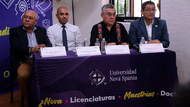 Experto da conferencia sobre los contrastes democráticos en América Latina 