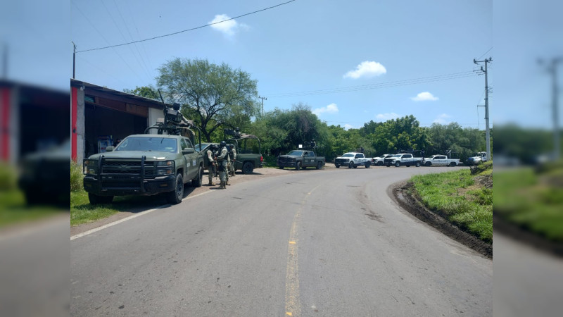 Policías y militares despliegan operativo para desbloquear carreteras de Tierra Caliente de Michoacán