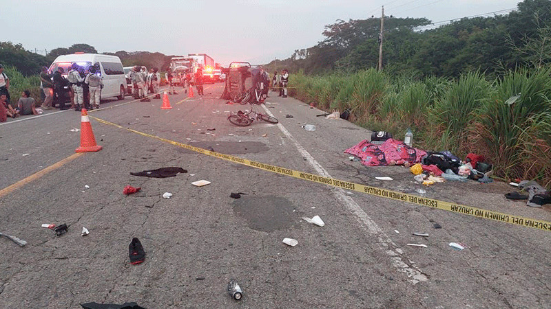 Accidente en carretera de Oaxaca deja a 3 migrantes sin vida; hay un detenido