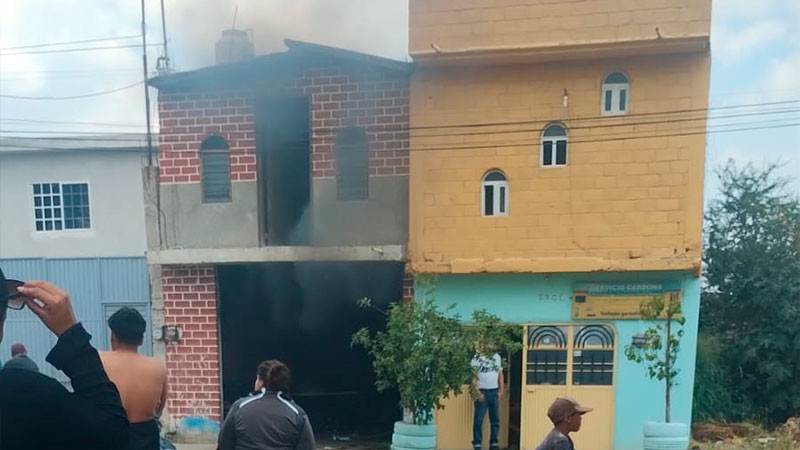 Balean e incendian casa en Celaya; hay dos lesionados 