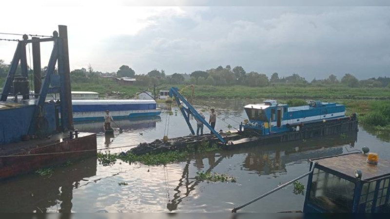 El Lago de Pátzcuaro se beneficia con una nueva draga para su recuperación: Compesca