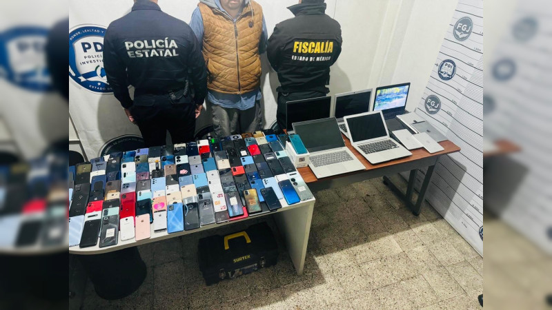 Fiscalía de Nezahualcóyotl asegura más de 190 celulares y computadoras, en duro golpe a banda de asaltantes: Hay un detenido