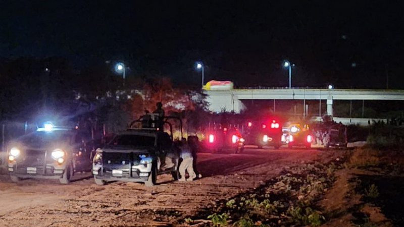 Abandonan dos cuerpos en la autopista Mazatlán-Durango, a la altura de Sinaloa