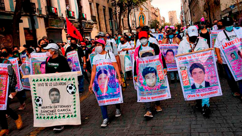 EZLN reitera apoyo a los padres de los 43 de Ayotzinapa, a 10 años de la desaparición de los estudiantes