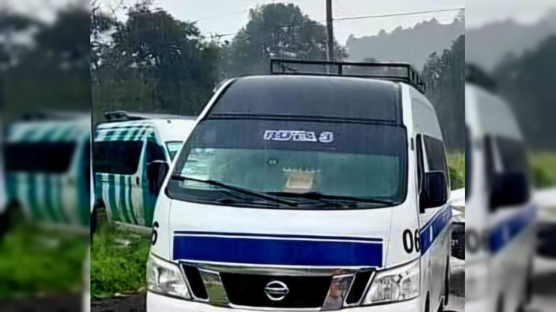 Quitan la vida a conductor de combi en carretera Cherán-Carapan, Michoacán 