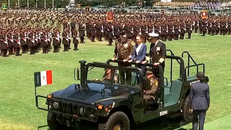 Sheinbaum recibe primera salutación de las Fuerzas Armadas