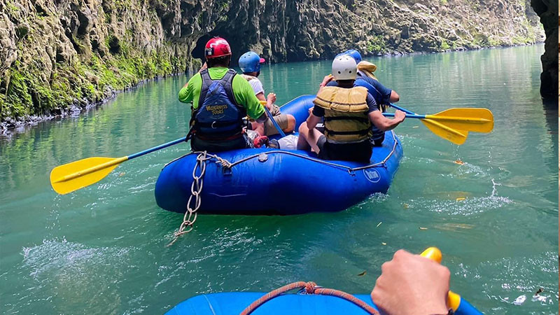 Se vuelva lancha con siete turistas en río Filobobos, Veracruz; uno muere ahogado 