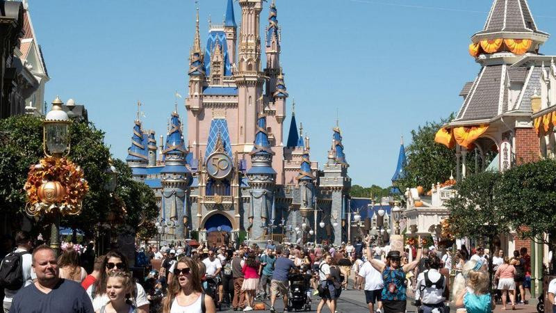 Parques de Disney cierran en Florida ante el arribo del huracán Milton