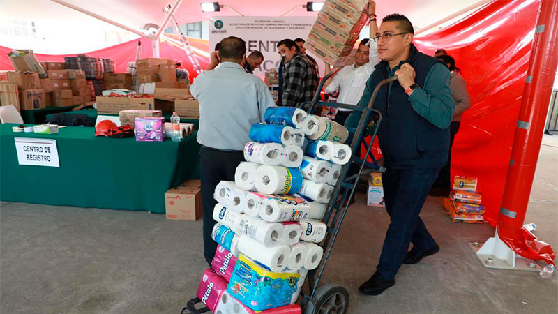 Envían diputados víveres a damnificados por los huracanes