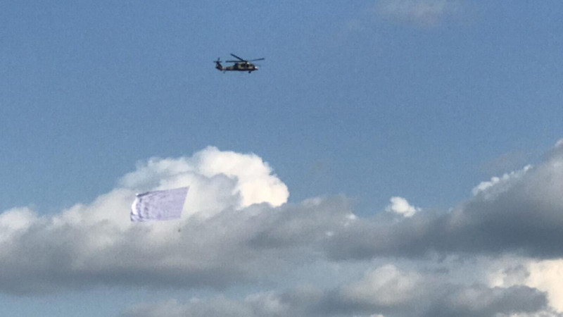 Helicóptero Blackhawk de la Marina sobrevuela Culiacán con bandera blanca: Cuestiona su simbolismo