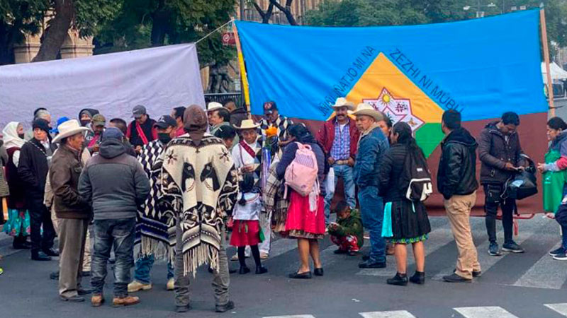 Pueblos mazahua y otomí de Michoacán protestan en el centro de Ciudad de México