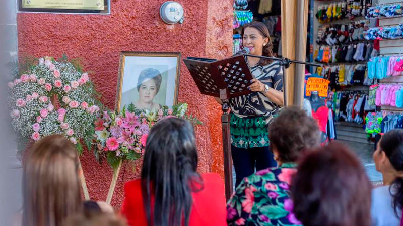 Rinden homenaje a María Villaseñor Romero de Fuentes en Quiroga, Michoacán 