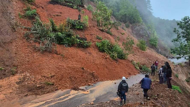 Por lluvias, se desploma puente en Jalapa de Díaz, Oaxaca; hay 5 pueblos incomunicados 