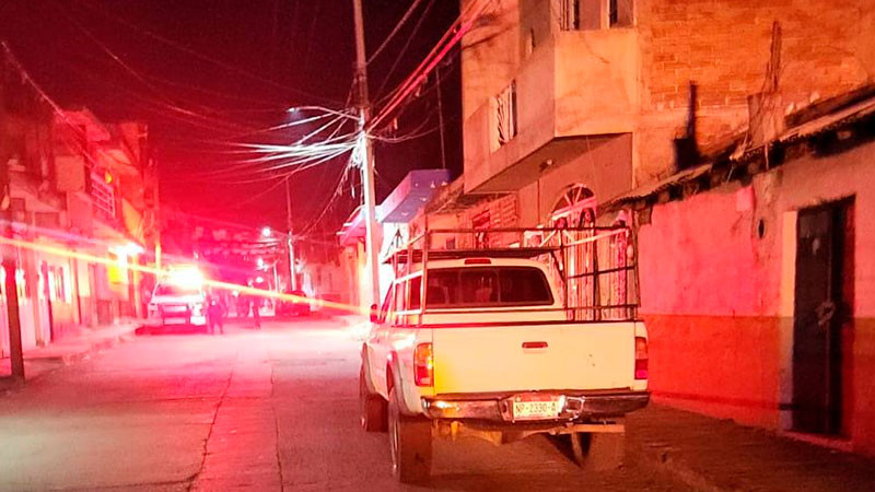 Mujer hiere con arma blanca a su esposo en pelea conyugal, en Uruapan, Michoacán