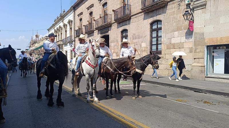 Demandan galleros, jaripelleros y toreros, respeto a sus tradiciones 