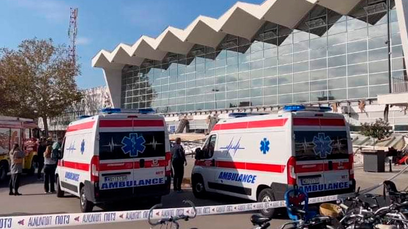 Al menos 8 muertos tras derrumbe de techo en estación de trenes en Serbia