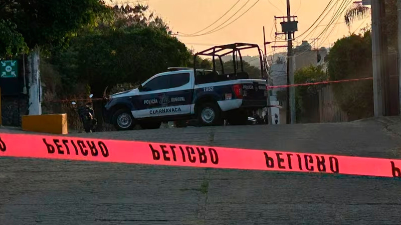 Arrojan cuerpo sin vida desde camioneta, en Cuernavaca