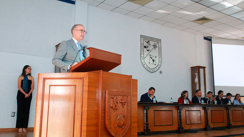 Reconoce Marco Del Prete el valor de los jóvenes en el desarrollo de Querétaro