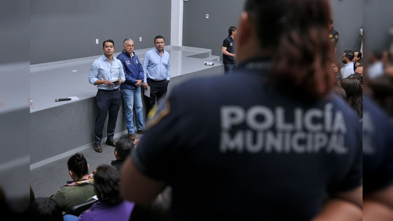 Mejorará Felifer Macías herramientas para que policías desempeñen mejor su trabajo