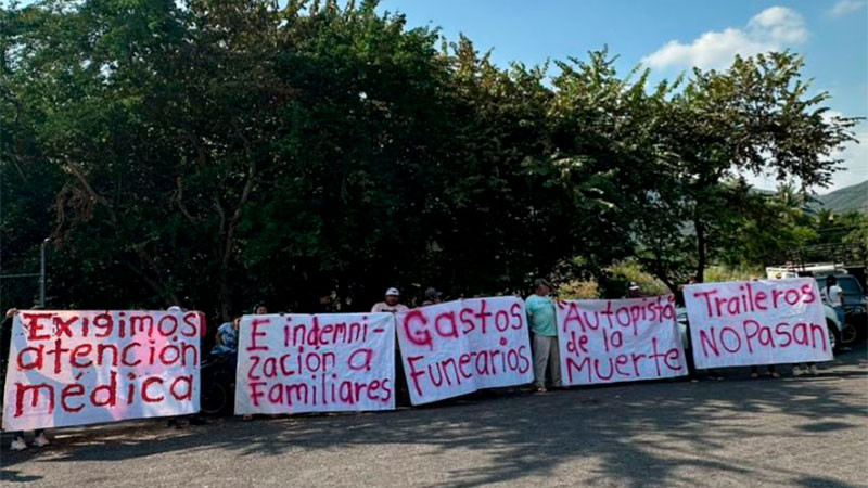 Protestan familiares de fallecidos en la Siglo XXI; acusan a la aseguradora de no querer pagar los gastos