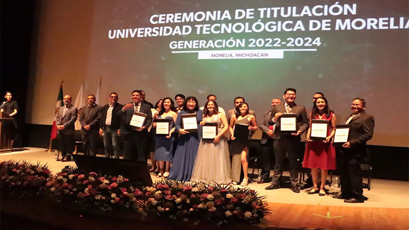 UTM celebra titulación de 692 estudiantes