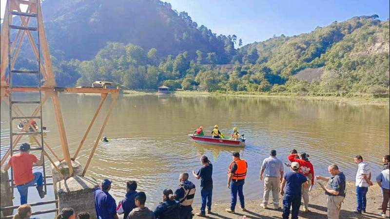 Buscan a hombre desaparecido en laguna de Tacámbaro, Michoacán 